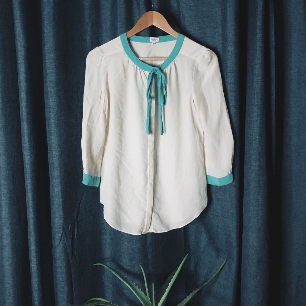 ⏱24 HR SALE⏱ T. Babaton Silk Blouse